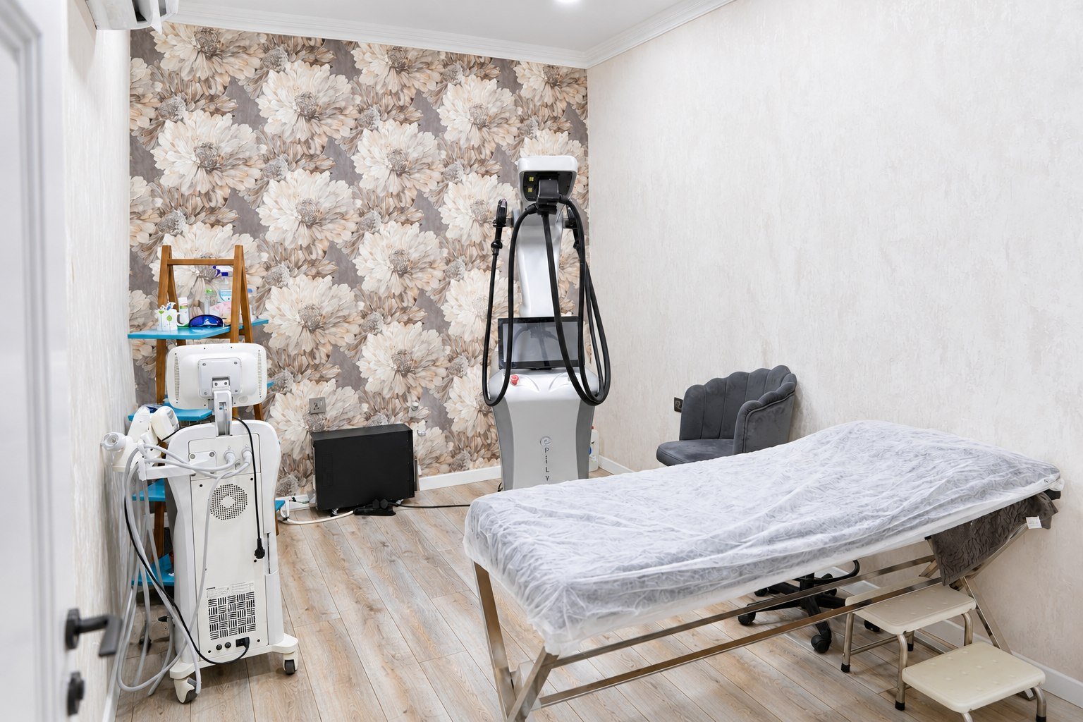 Wide view of the Epilyum laser treatment room and bed