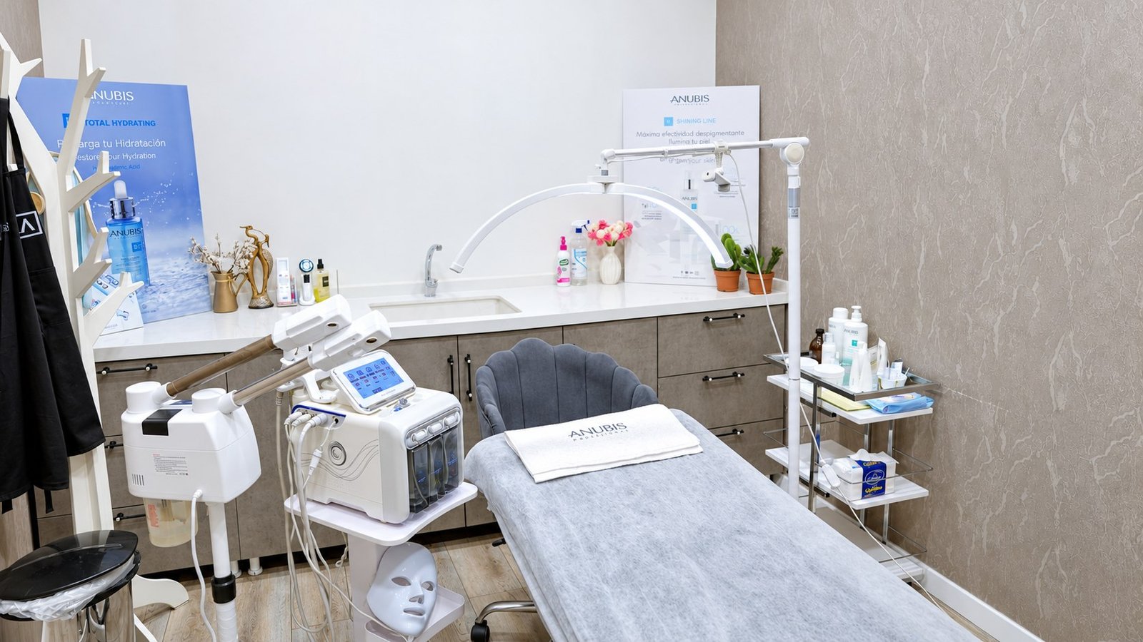 Facial care equipment and treatment bed at Aqua Beauty Center